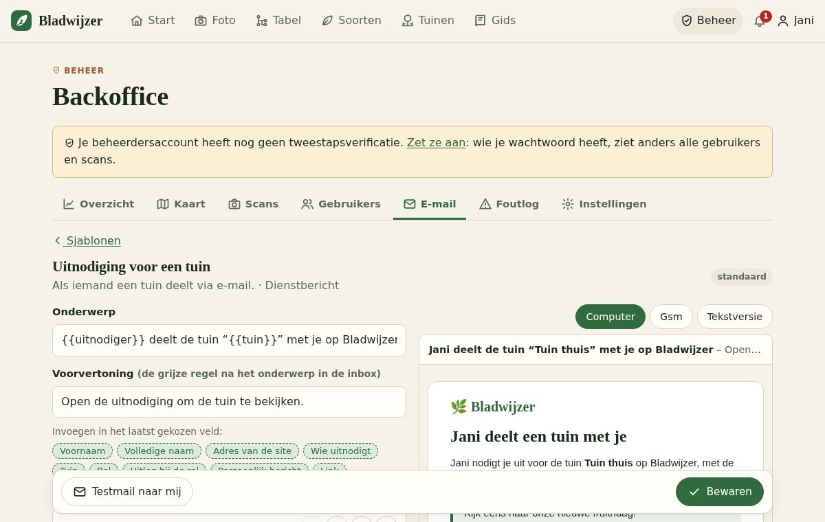 De editor met blokken en een voorbeeld